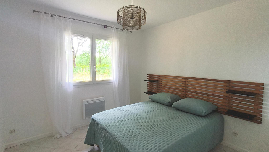 Bedroom 2, La Villa des Pins, Gironde
