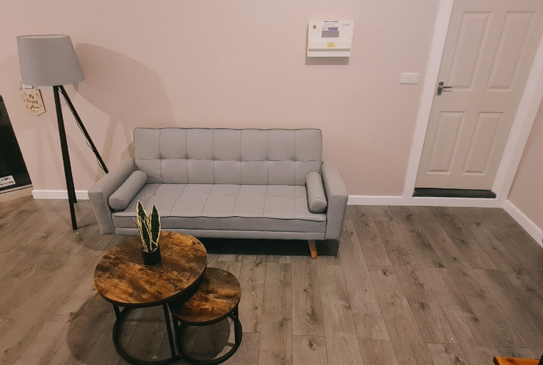 Others 5, Charming 1-bed Apartment in Barnsley, Barnsley