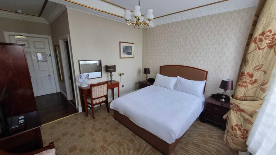Bedroom 4, The Botleigh Grange Hotel, Hampshire