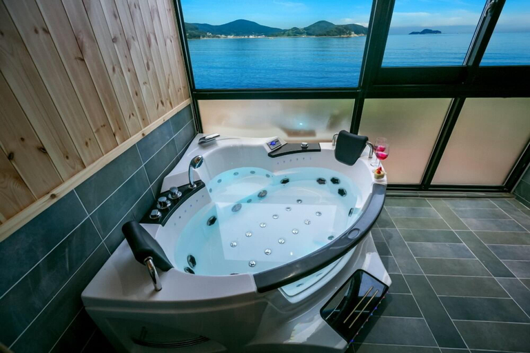 Bathroom 4, Goun Pension, Geoje