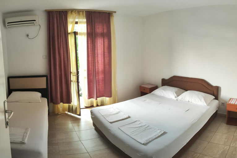 Others 3, Villa Paris Apartments