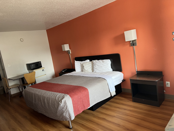 Bedroom 5, LAKE INN, Licking