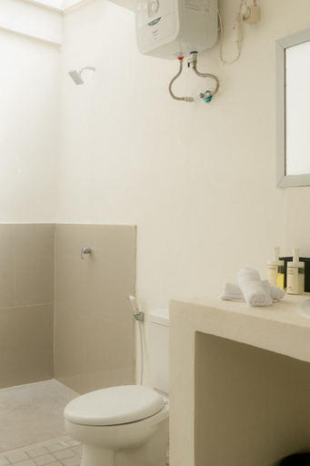 Bathroom 5, Gili Paddy Hotel, Lombok