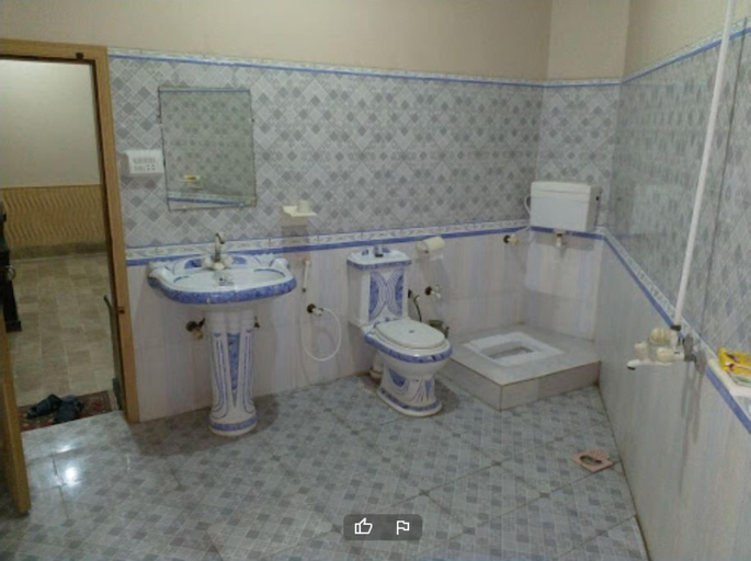 Bathroom 2, New Indus Hotel, Sukkur
