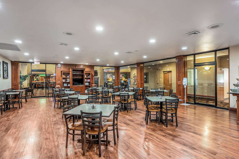 Food & Drinks 5, Quality Inn & Suites Hannibal West, Marion