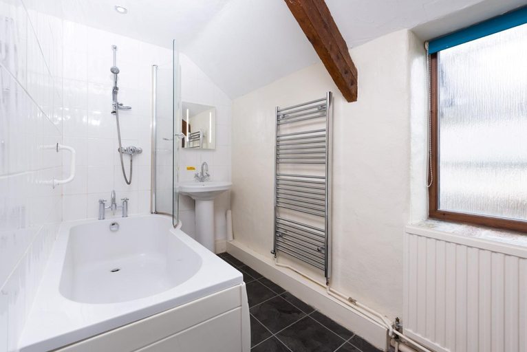 Bathroom 5, North Devon Cottages by Belvilla, Devon