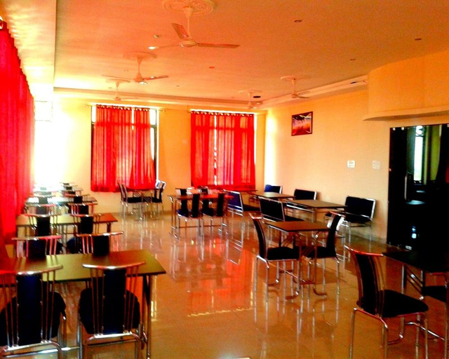 Food & Drinks 3, Midway Resorts, Kangra