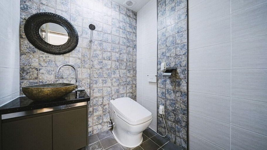 Bathroom 18