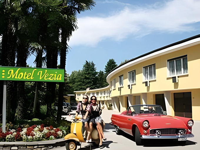 Others 4, Hotel Vezia, Lugano