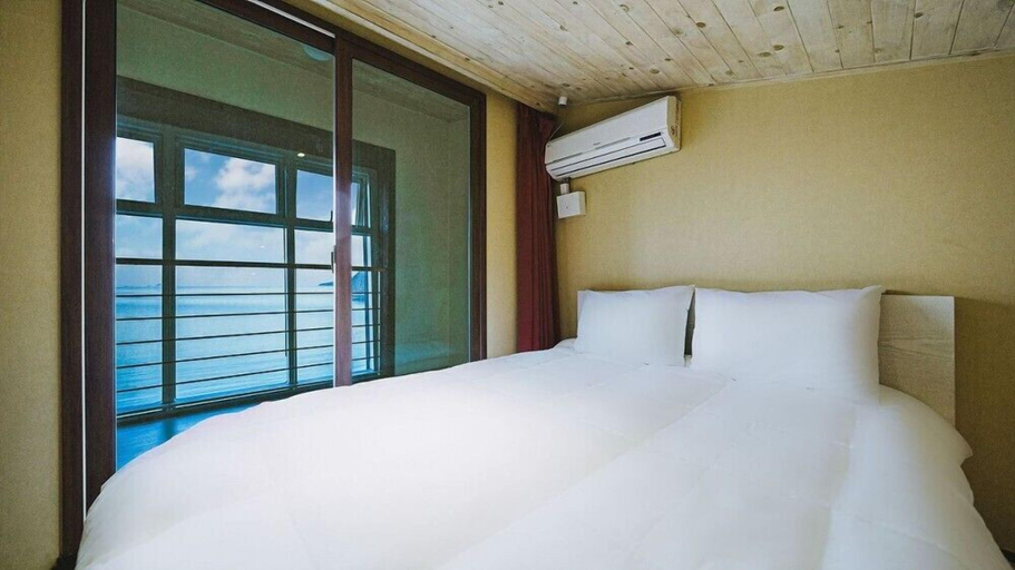 Bedroom 3, Ping's Dog Pension, Geoje