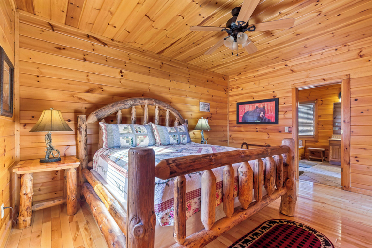 Bedroom 2, Awesome Endeavor, Sevier