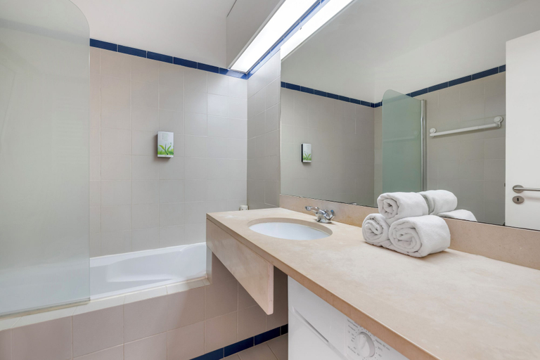 Bathroom 4, Vilar Do Golf, Loulé