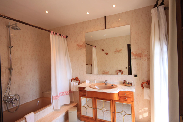 Bathroom 3, Petit Hotel Restaurante Ses Rotges - Adults Only, Baleares