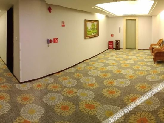Others 2, Baiting Hotel, Qujing
