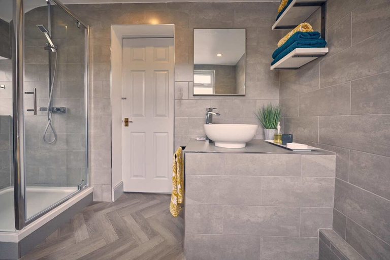 Bathroom 2, Host Stay Silverlinings, Northumberland