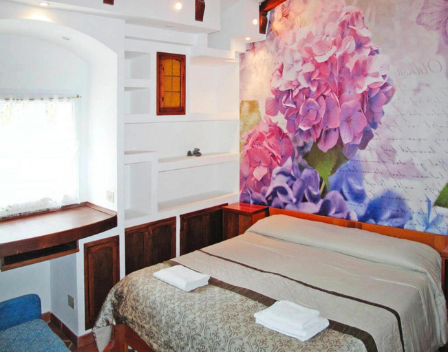 Bedroom 5, Apartment in Imperia With Communal Pool, Imperia