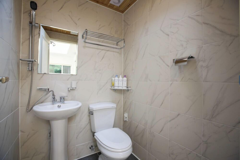 Bathroom 3, Rosedeil, Hongcheon