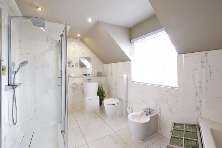 Bathroom 4, The Cairn Lodge & Hotel, Perthshire and Kinross
