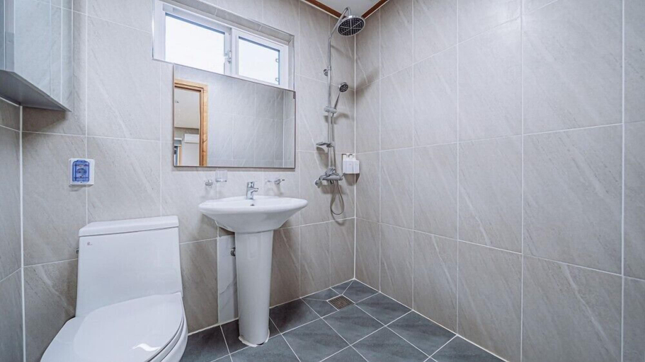 Bathroom 3, count star night, Gapyeong