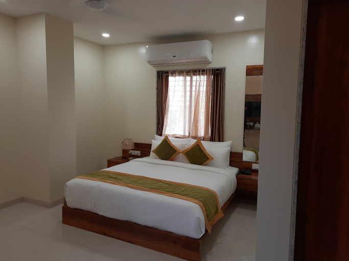 Bedroom 2, Hotel Almond, Jalna