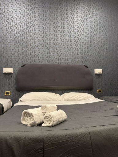 Bedroom 4, International Hotels, Napoli