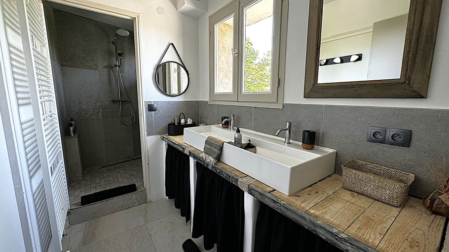 Bathroom 5, Le 52 en Provence, Vaucluse