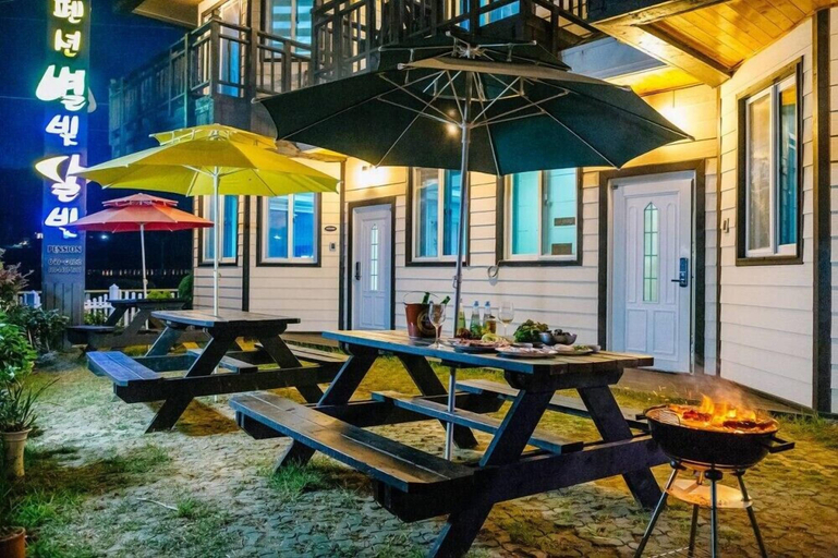 Exterior & Views 2, Star moon Pension, Geoje