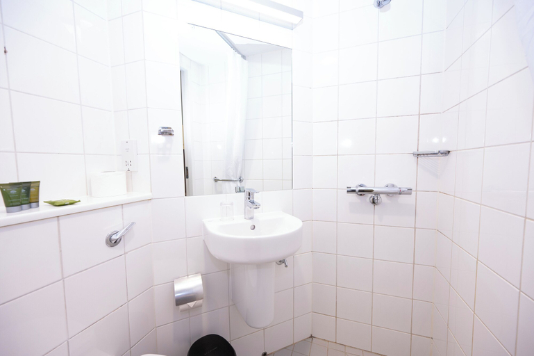 Bathroom, Tyler Court - University of Kent, Kent