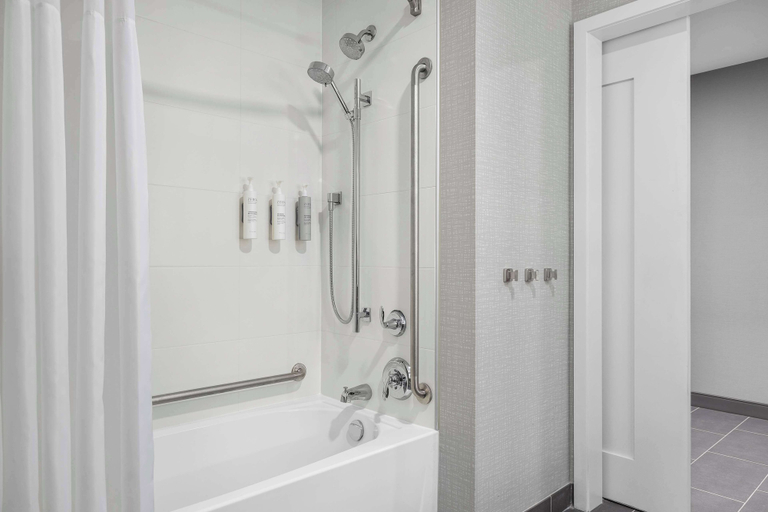 Bathroom 3, Hampton Inn & Suites Orangeville, On, Dufferin