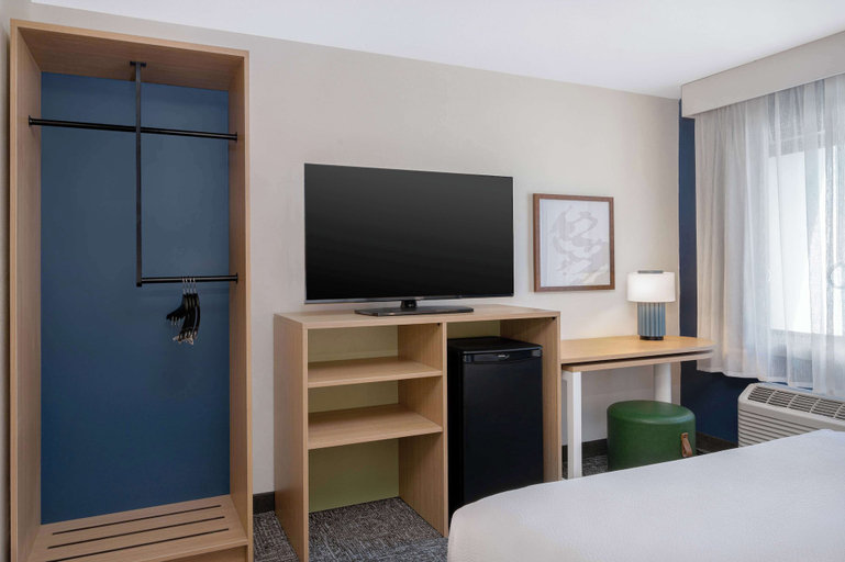 Bedroom 2, Spark by Hilton Savannah Midtown, Chatham