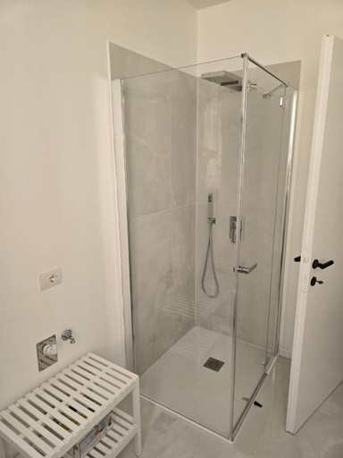 Bathroom 3, La Torretta Apartment, Verona