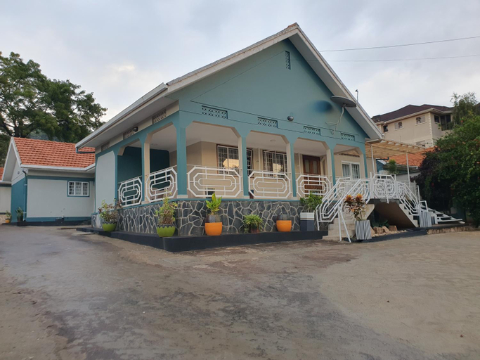 Others 3, Mo's luxurious accommodation, Jinja