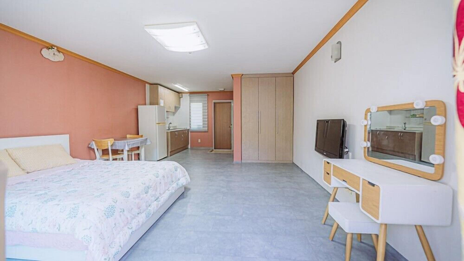 Bedroom 3, Youngwol Cloud Garden Pension, Yeongwol