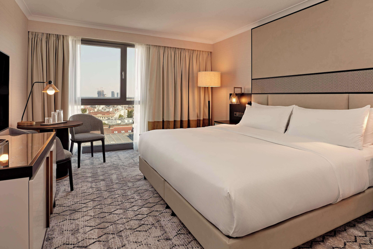 Bedroom 2, Hilton Vienna Park, Wien