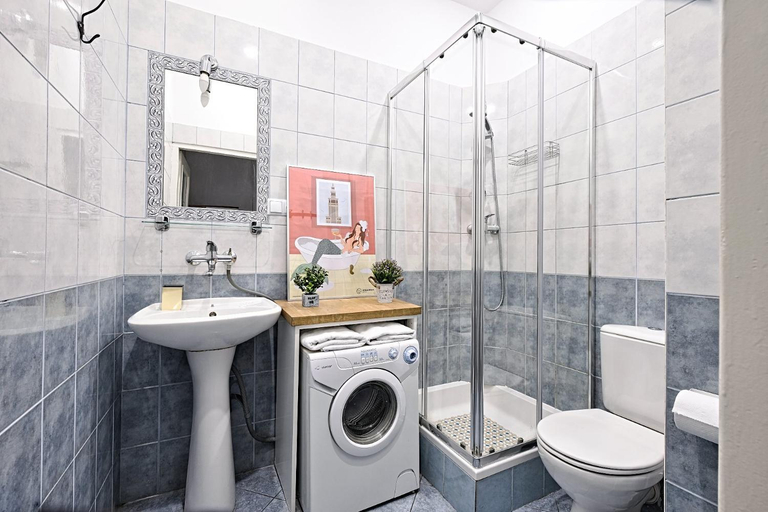 Bathroom 3, Urbannestgroup - Marszalkowska 140, Warsaw