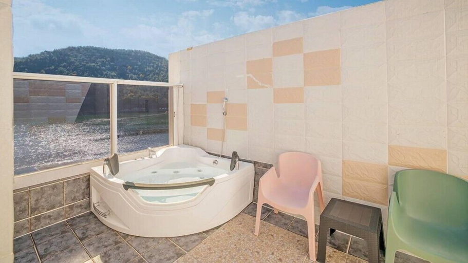 Bathroom 4, Dream Pension, Tongyeong