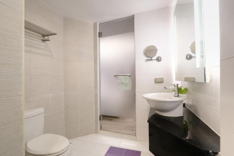 Bathroom 5, Klassique Sukhumvit Hotel, Wattana