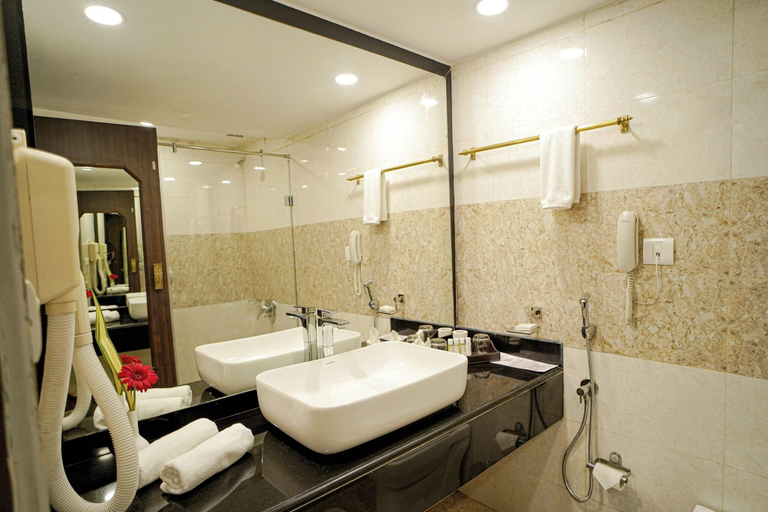 Bathroom 5, Ambassador Ajanta Aurangabad, Aurangabad