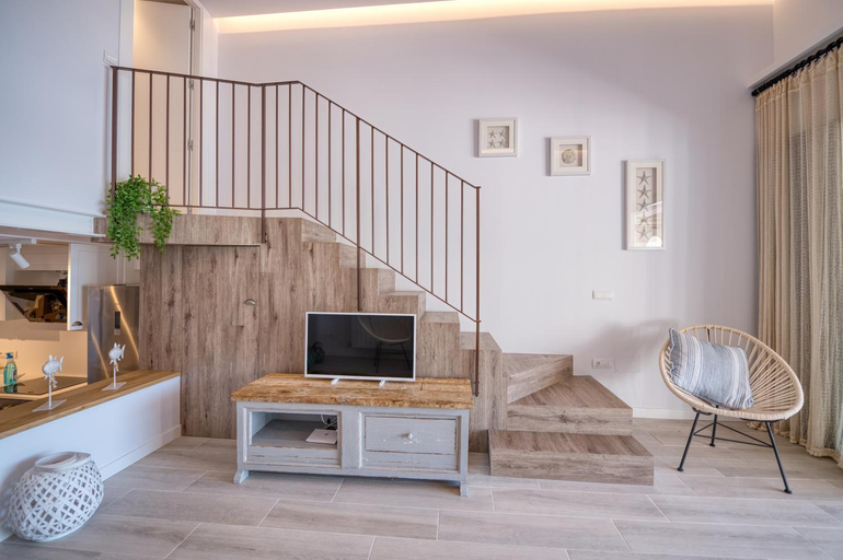 Others 5, Casa Tomas, Girona