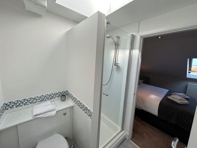Bathroom 3, Crown Circus Apartment, Glasgow