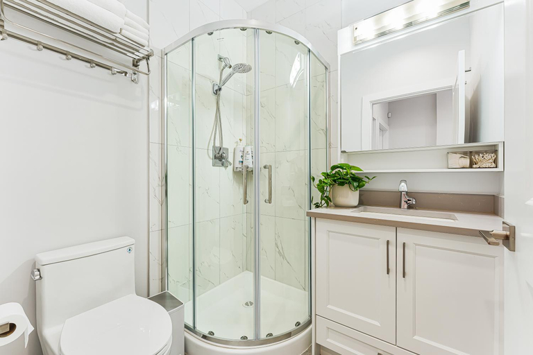 Bathroom, Charming 3BR Home in a Lovely Vancouver Neighborhood, Greater Vancouver