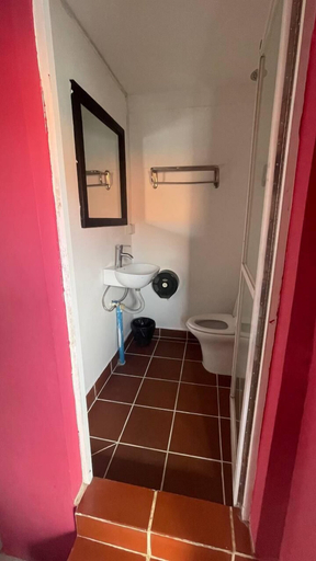 Bathroom 5, Bat Chum Villa, Phnom Penh