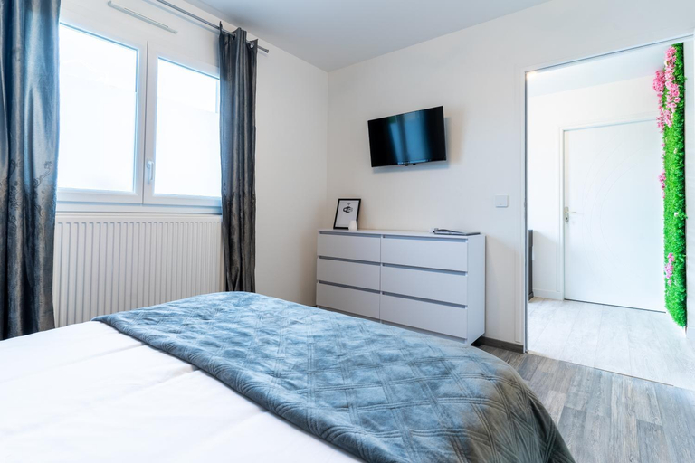 Others 1, Romantic Room, Manche