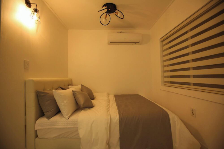 Bedroom 2, Rosedeil, Hongcheon