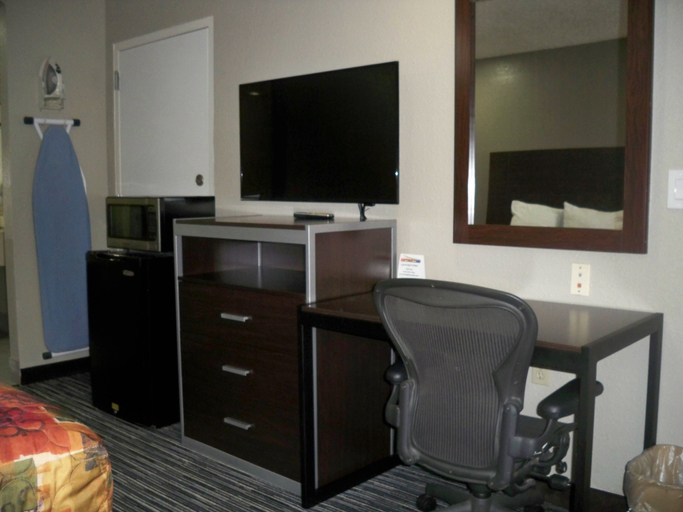 Others 4, Scottish Inn & Suites, Jefferson