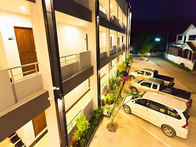Exterior & Views 16