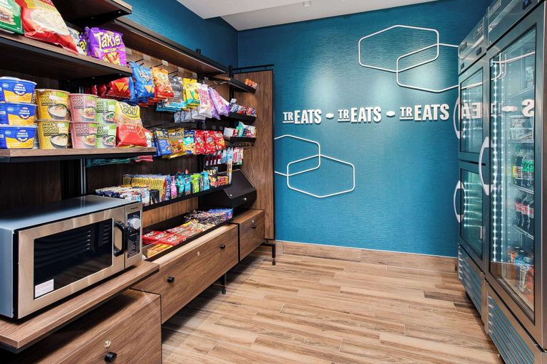 Food & Drinks 5, Hampton Inn & Suites By Hilton Indianapolis South Greenwood, Indianapolis