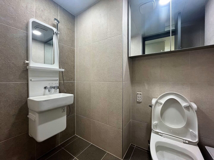 Bathroom 3, Yeonsan The Stay, Yeonje