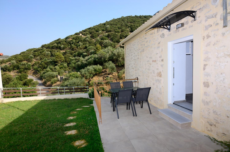 Others 3, Villas 1850, Epirus