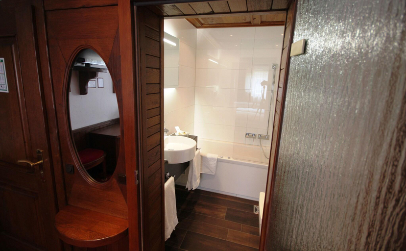 Bathroom 5, Woertz Schlosschen Zur Weinsteige, Stuttgart